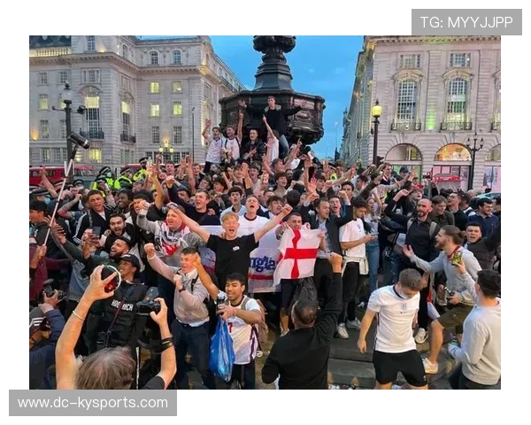 深度拆解：英格兰队的4-1-4-1体系在强强对话中的隐忧。，英格兰进四强球迷庆祝